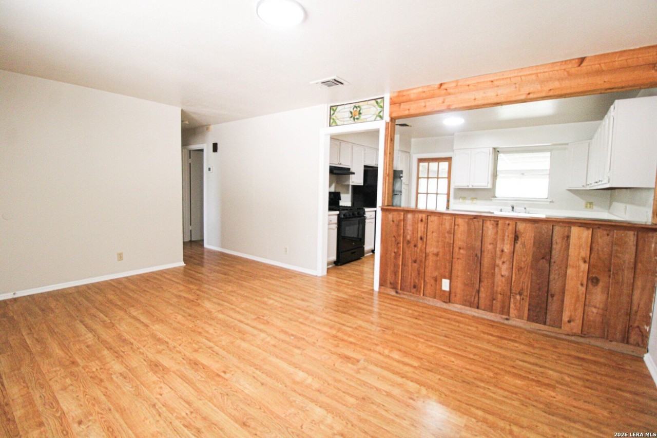 4102 Waikiki Dr - Photo 6 of 35