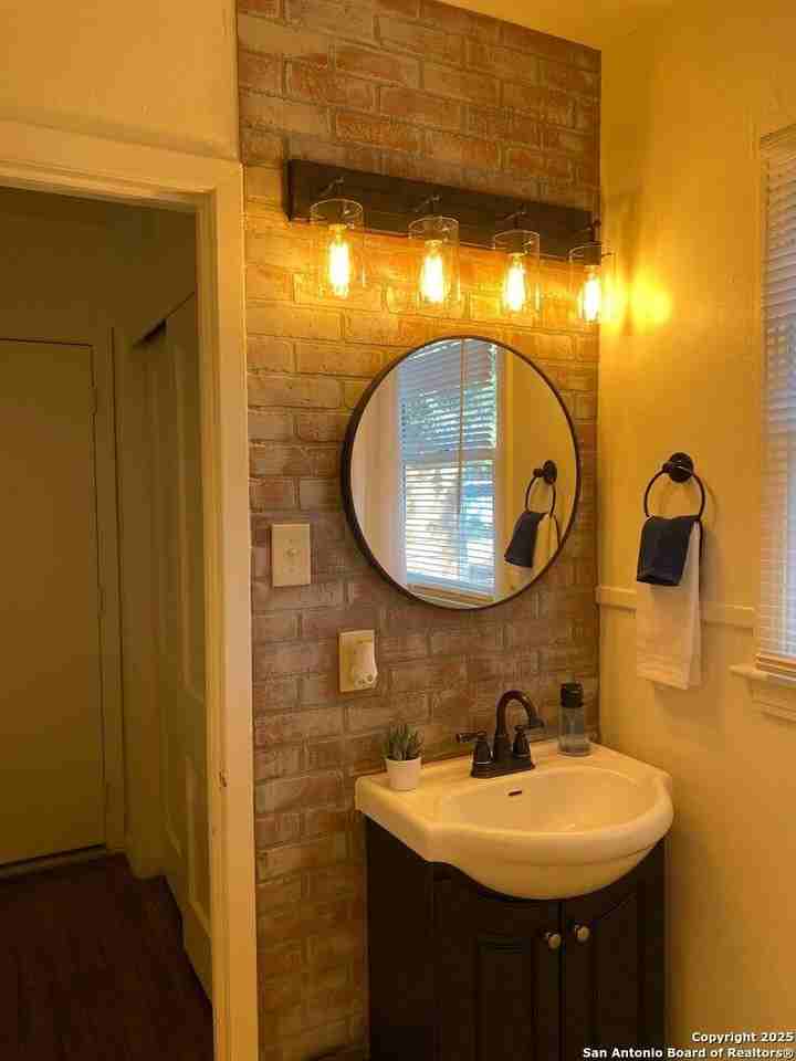 413 9th St #B - Photo 5 of 6