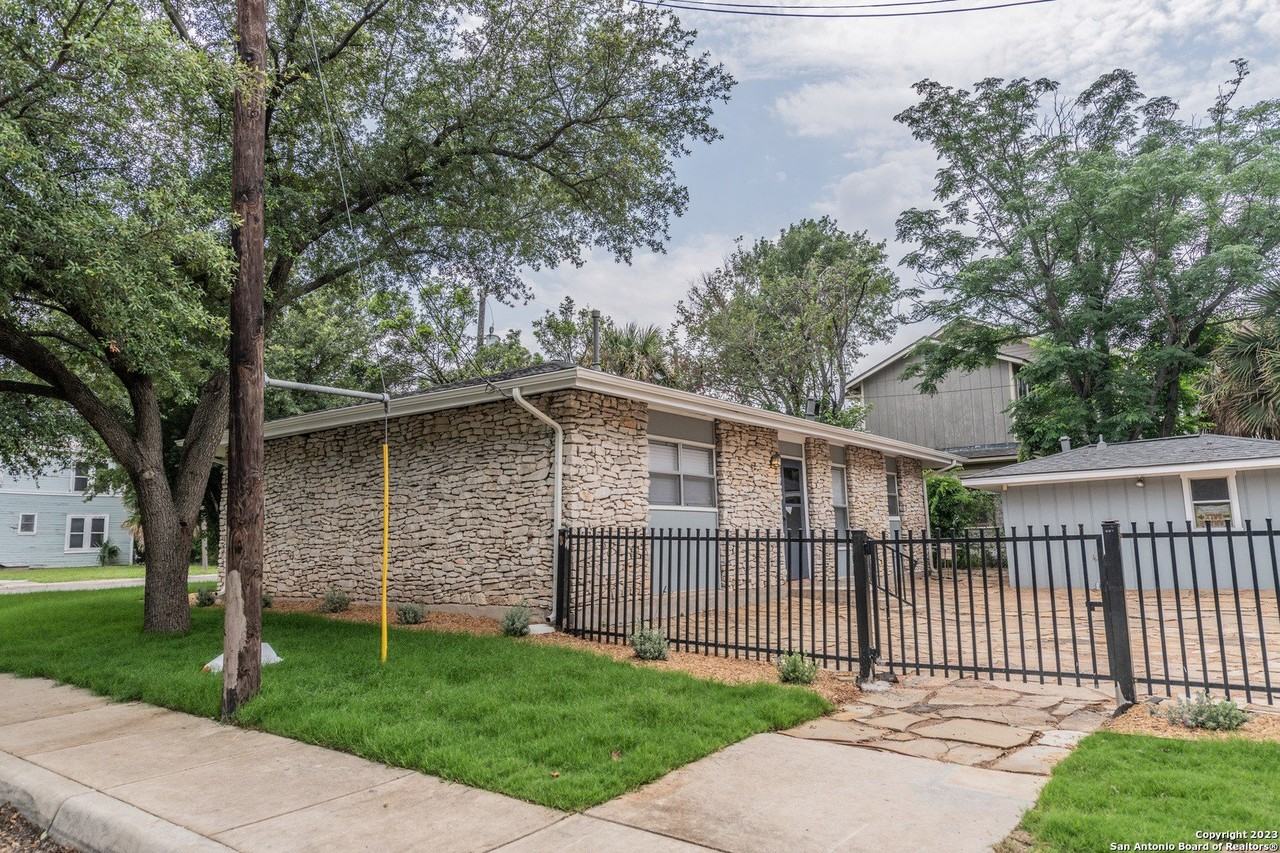 423 E Dewey Pl - Photo 2 of 18