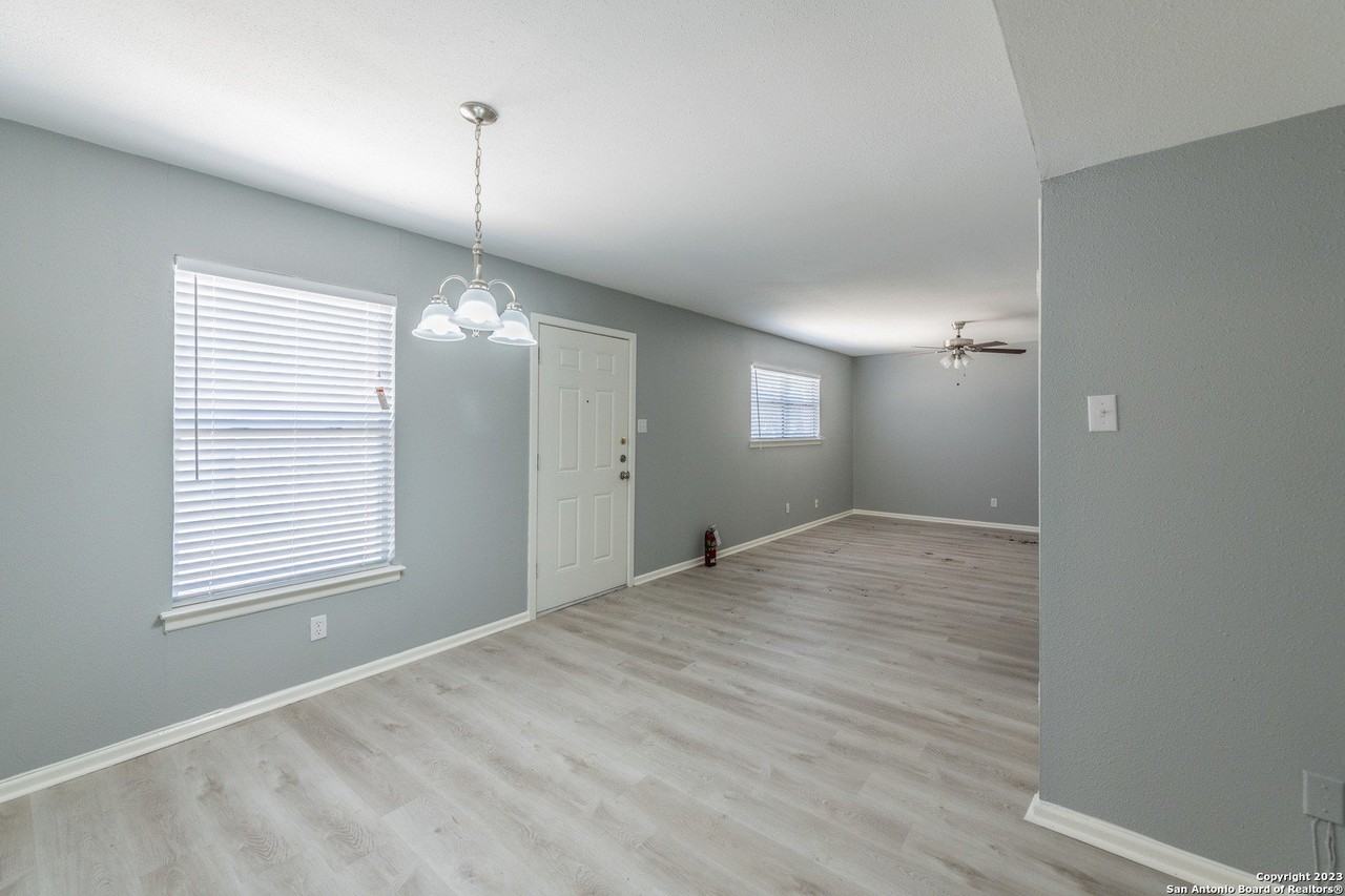423 E Dewey Pl - Photo 4 of 18
