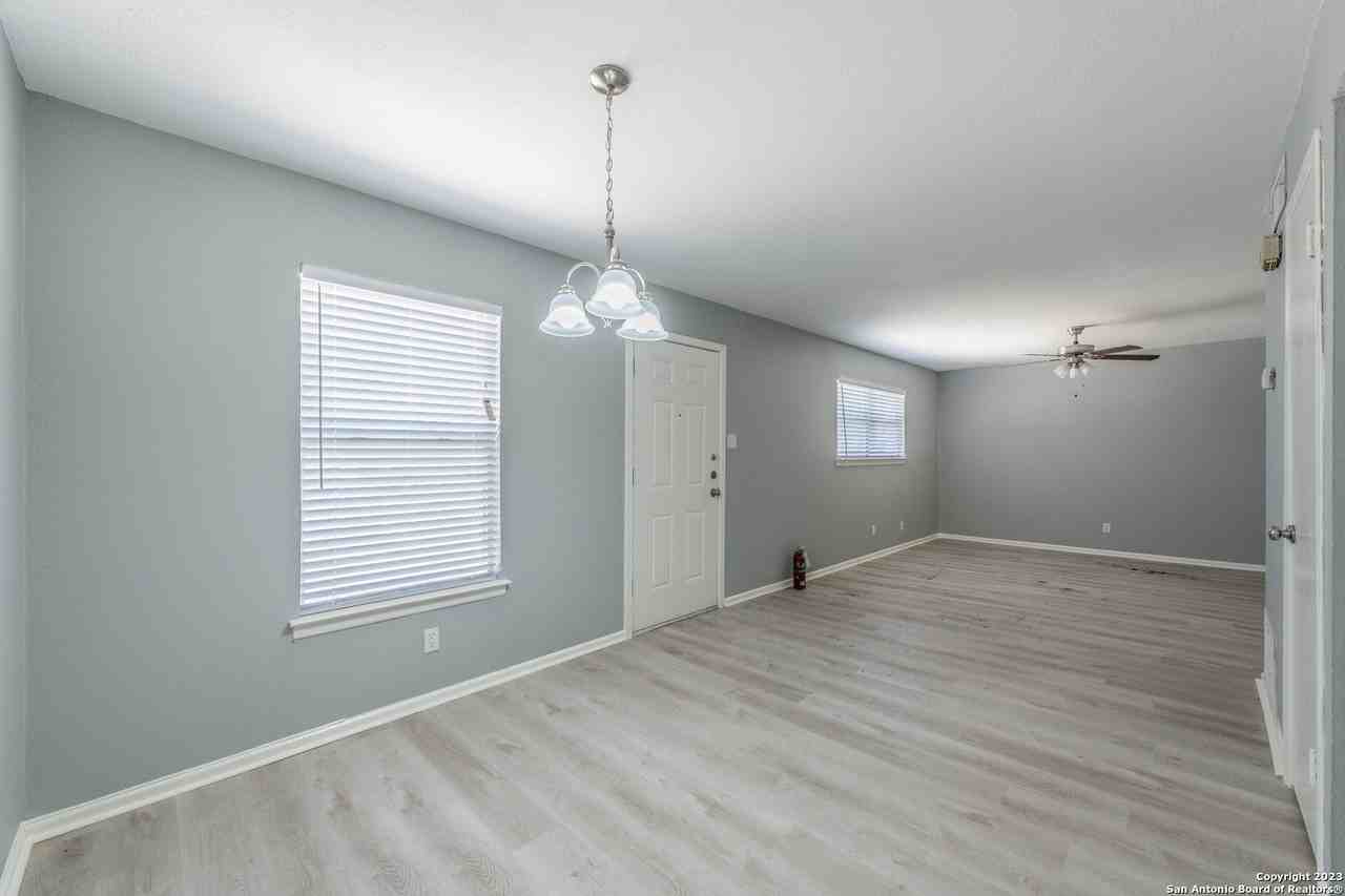 423 E Dewey Pl - Photo 5 of 18