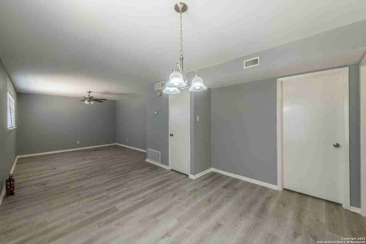423 E Dewey Pl - Photo 6 of 18