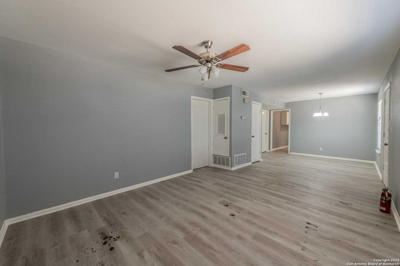 423 E Dewey Pl - Photo 7 of 18