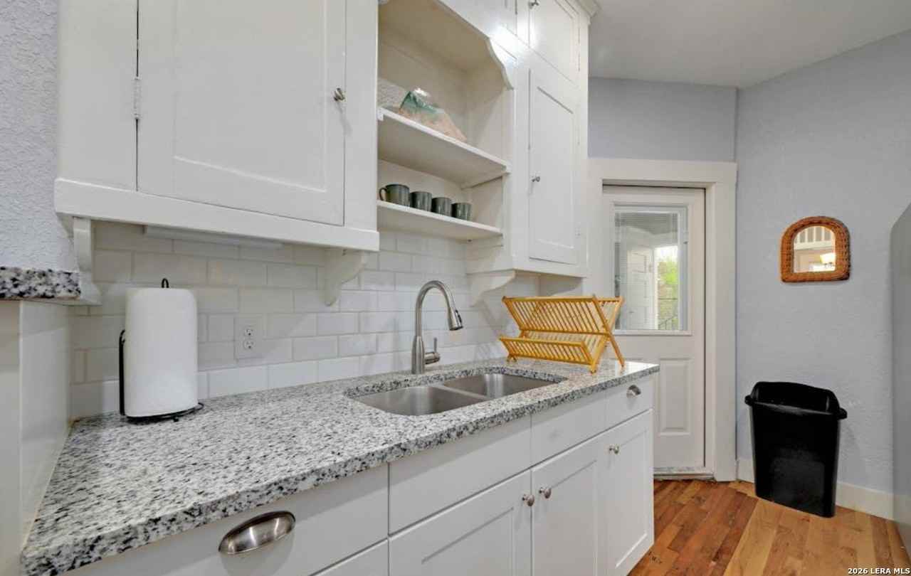 240 Claremont Ave - Photo 6 of 8