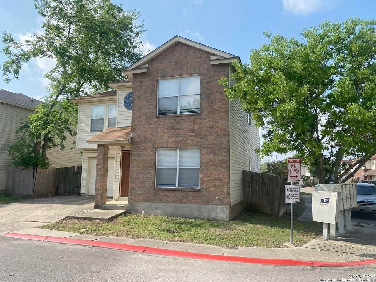 8802 Bridgefield - Photo 2 of 27