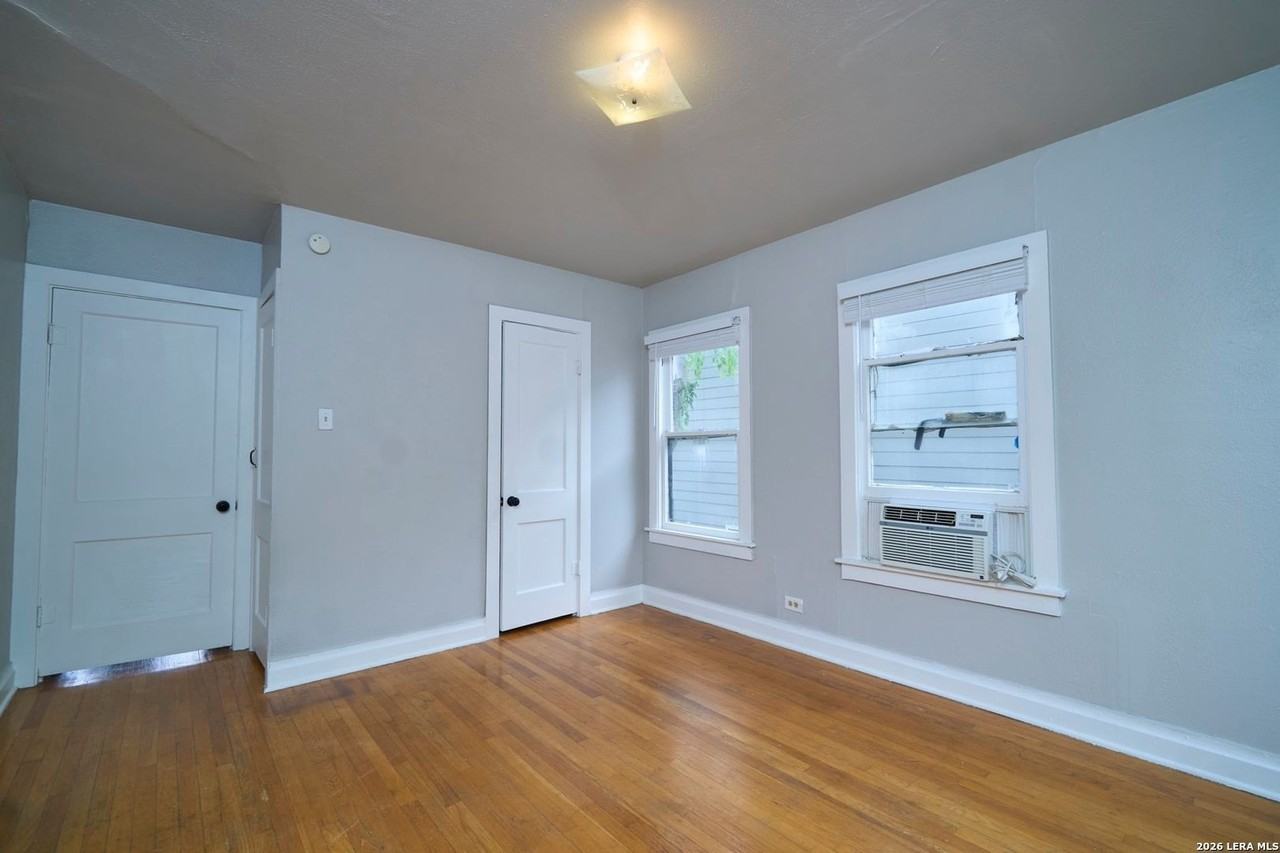 218 Claremont Ave #4 - Photo 3 of 10