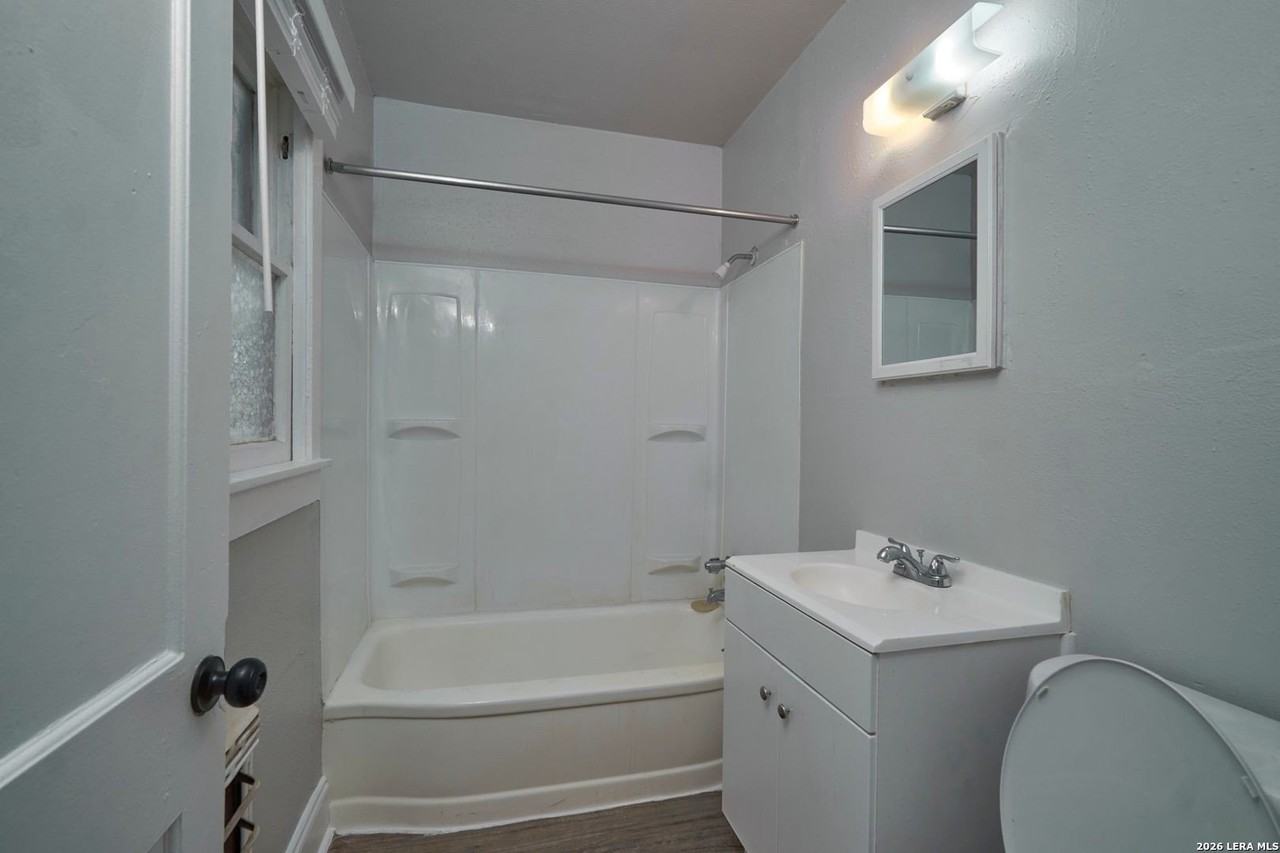 218 Claremont Ave #4 - Photo 6 of 10