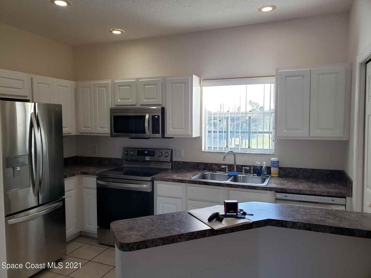 160 S Shepard Dr #16 - Photo 5 of 14