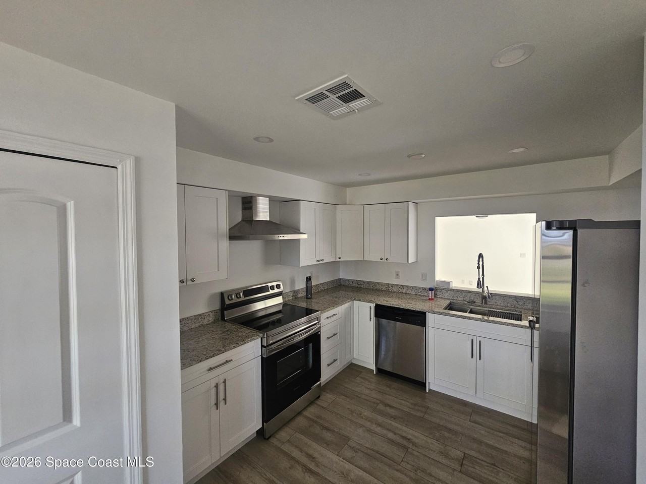 1406 36th Ave - Photo 3 of 33