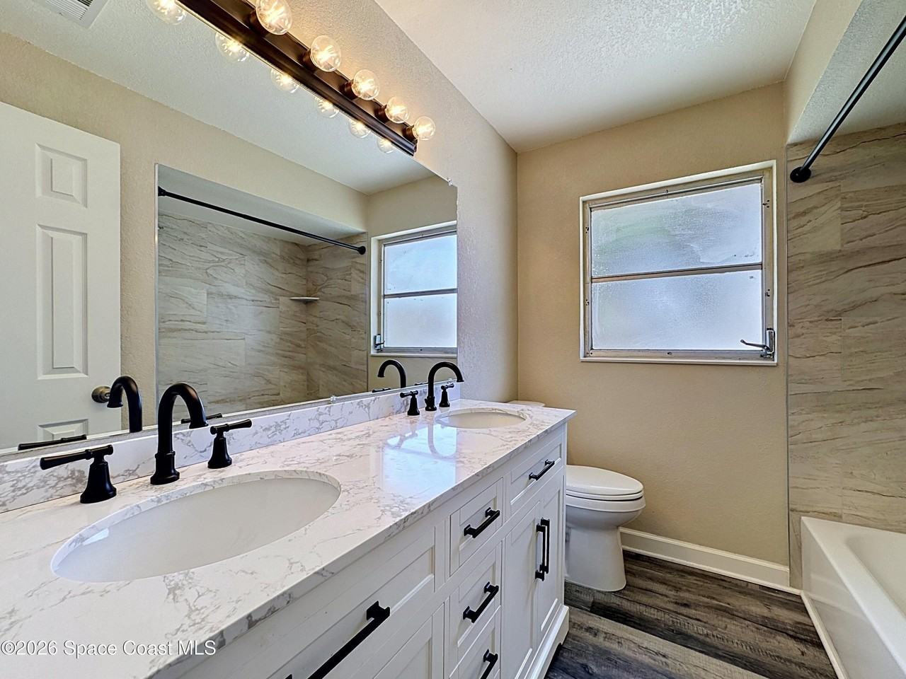 1525 Polaris St - Photo 3 of 29