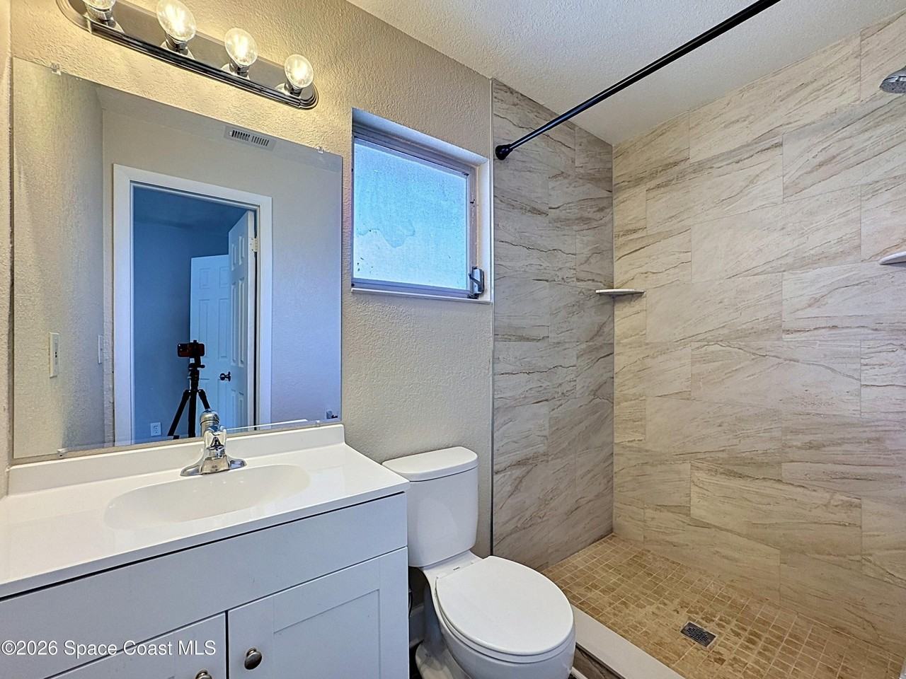 1525 Polaris St - Photo 4 of 29