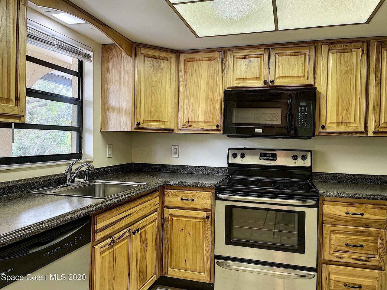 205 Palmetto Ave #109 - Photo 7 of 31