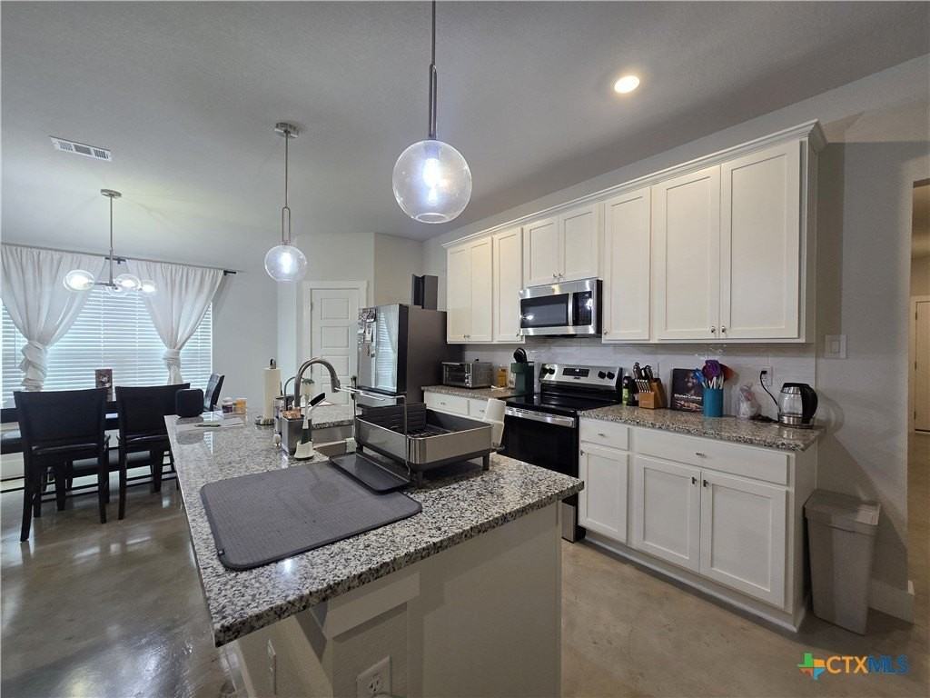 1051 Lexington Dr - Photo 4 of 21
