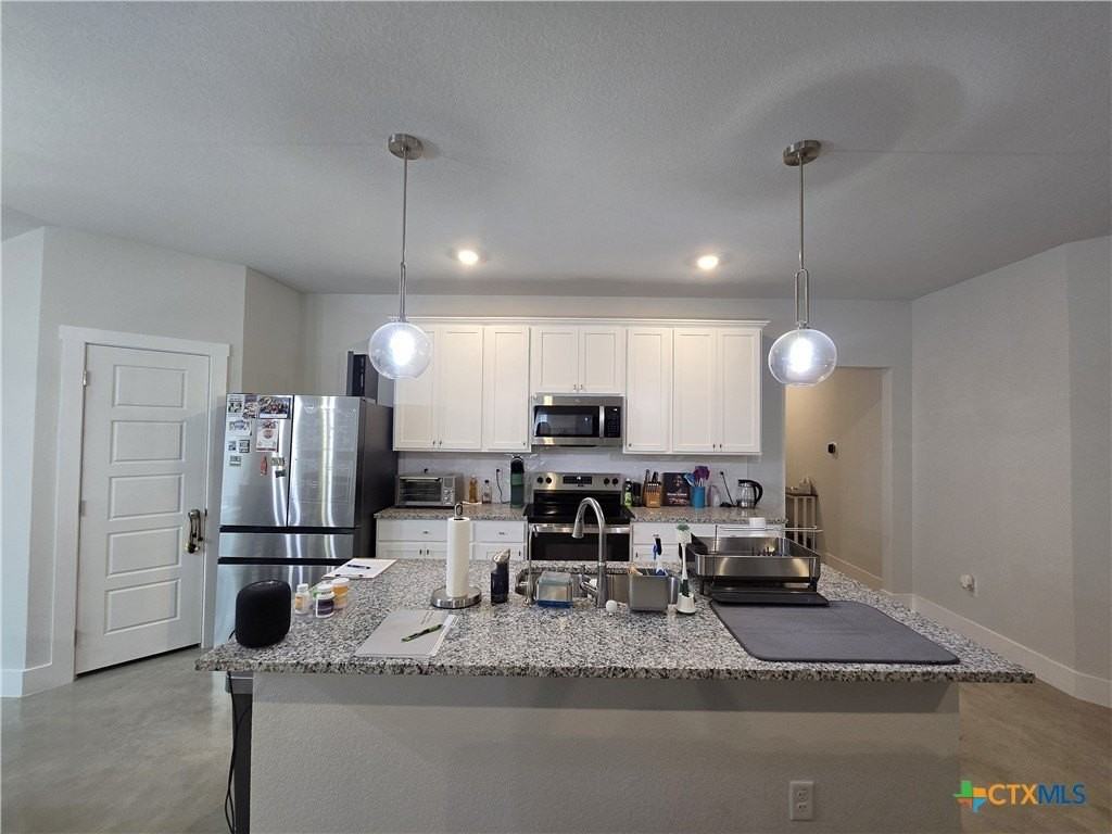 1051 Lexington Dr - Photo 5 of 21
