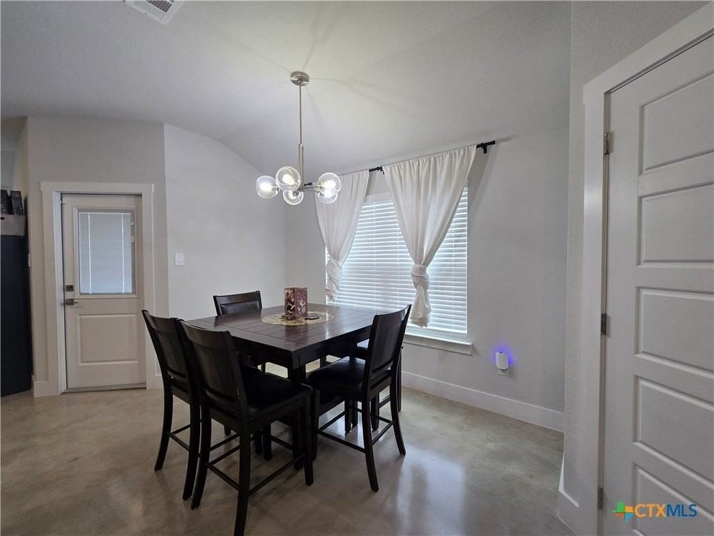 1051 Lexington Dr - Photo 6 of 21
