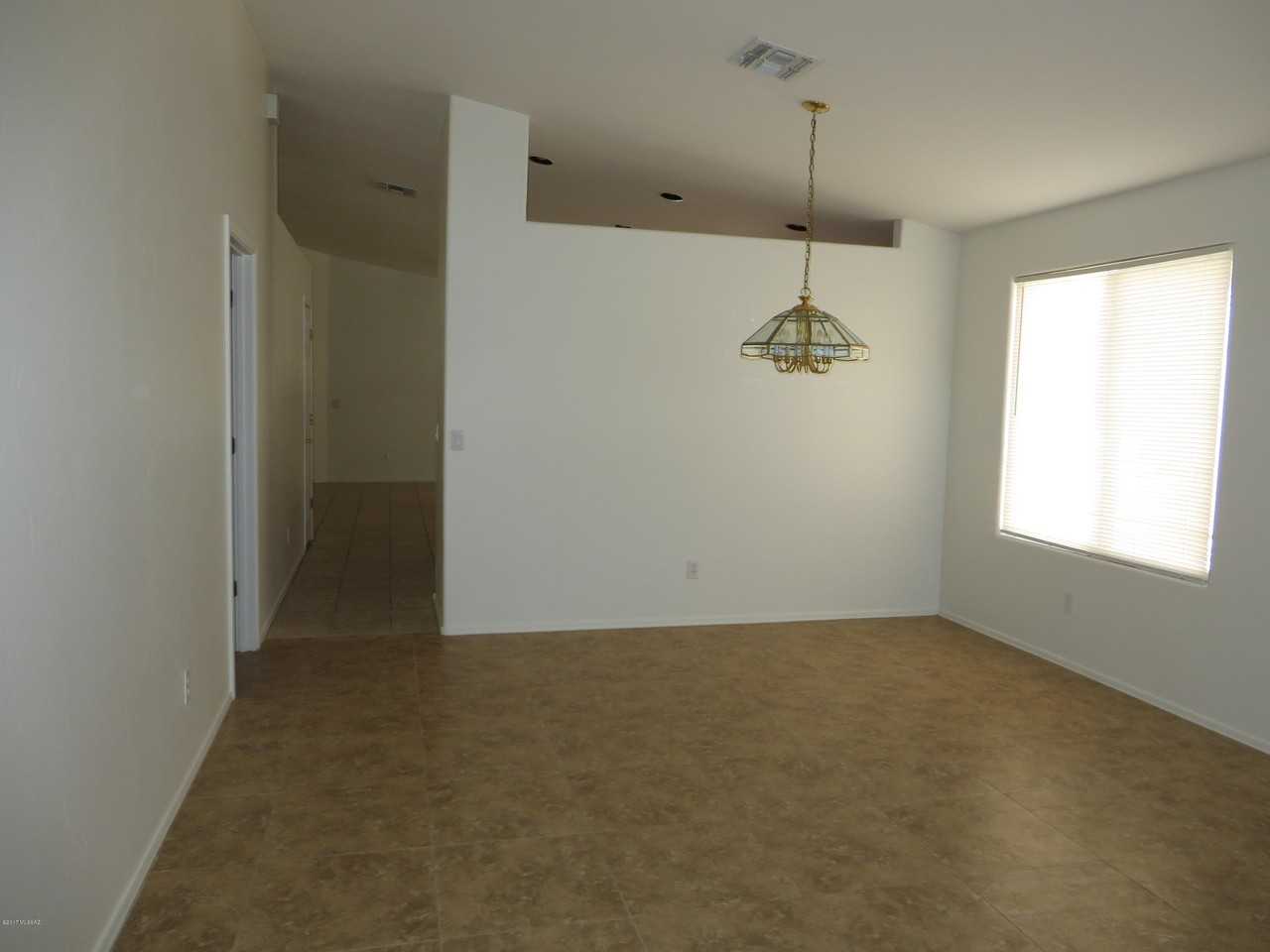 570 W Faith Dawn Ct - Photo 7 of 17