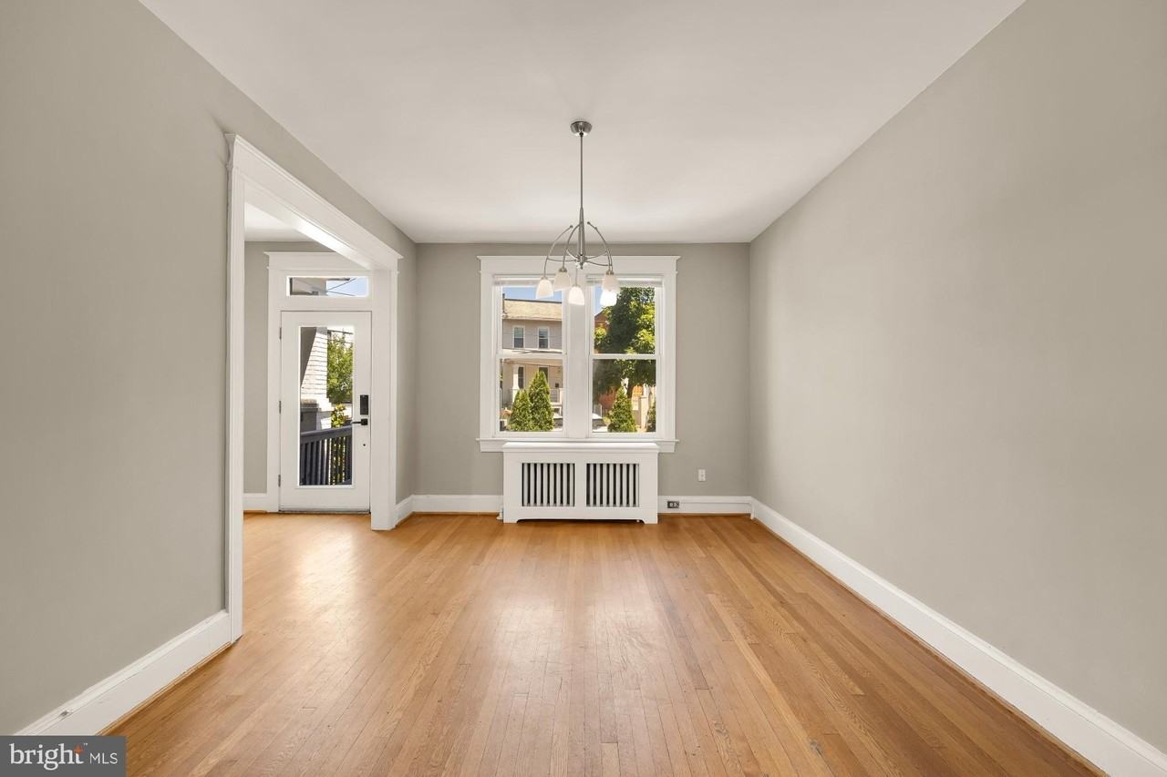 2408 37th St Nw - Photo 4 of 42