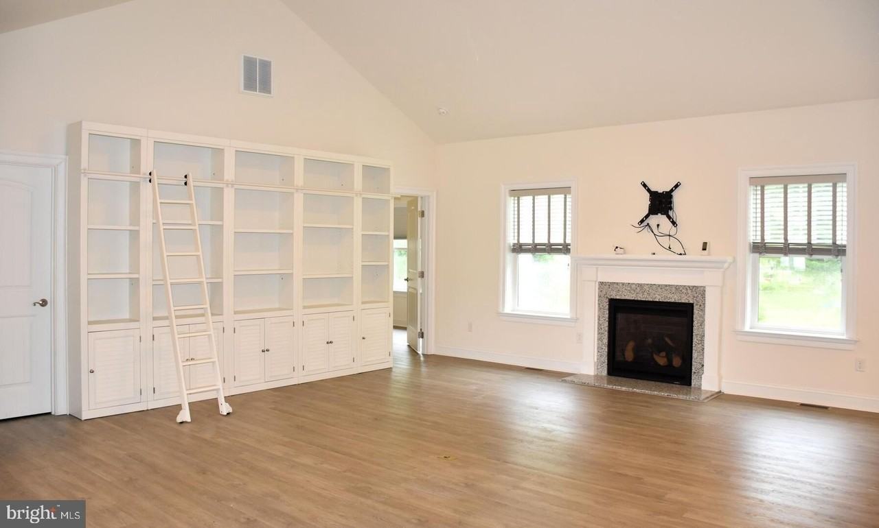 416 Seagull Dr - Photo 2 of 16