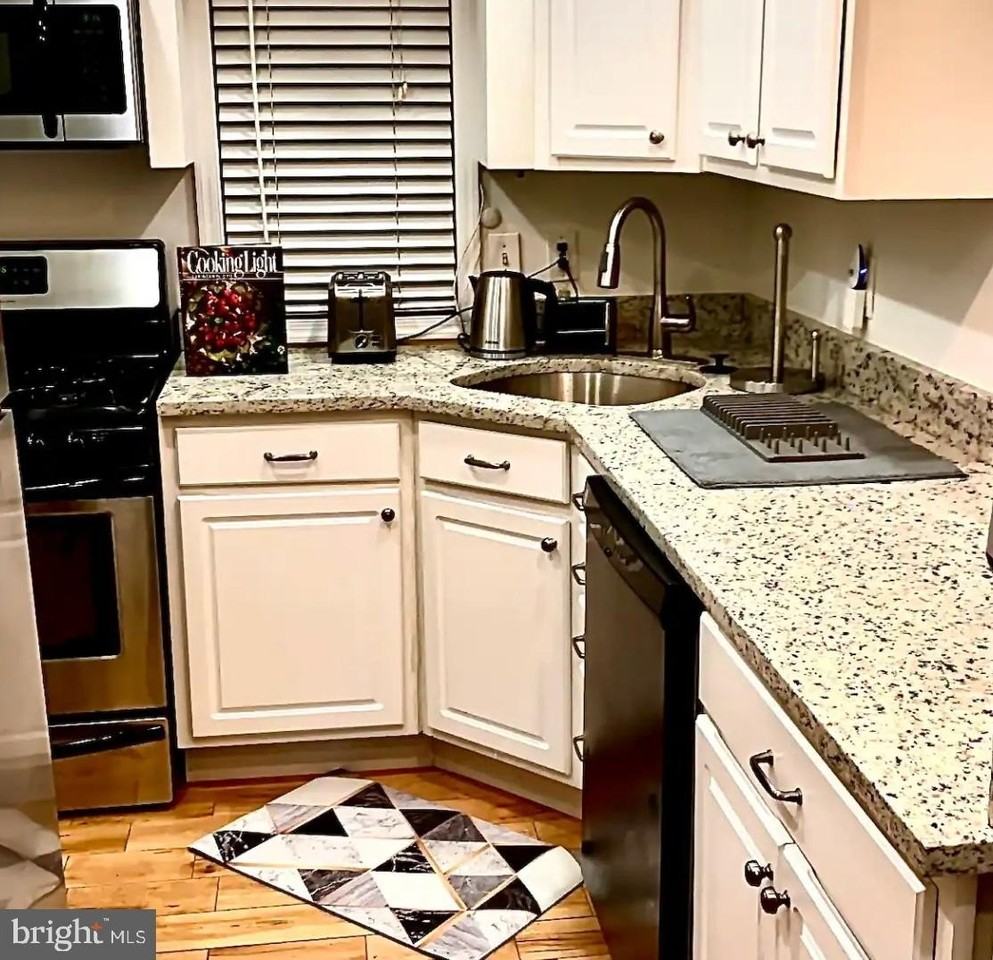 2309 Foster Ave - Photo 3 of 22
