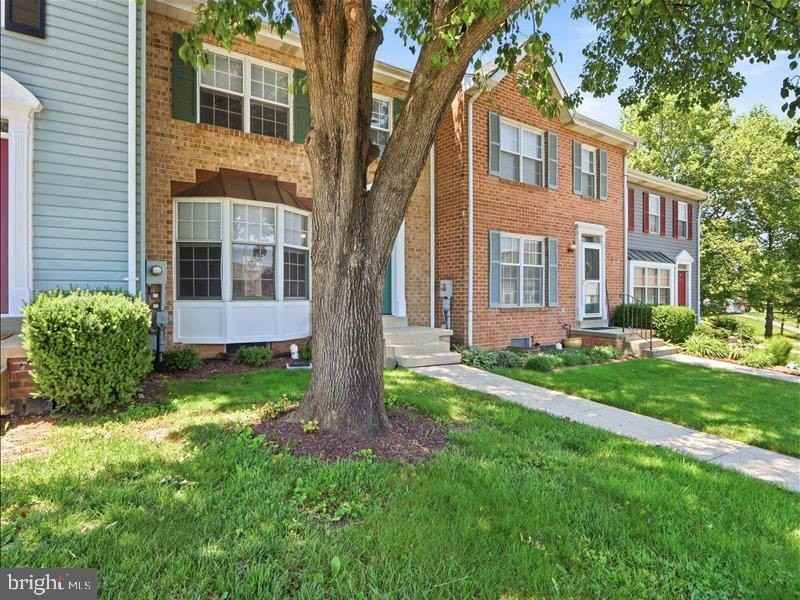 8026 Waterview Ct - Photo 3 of 36