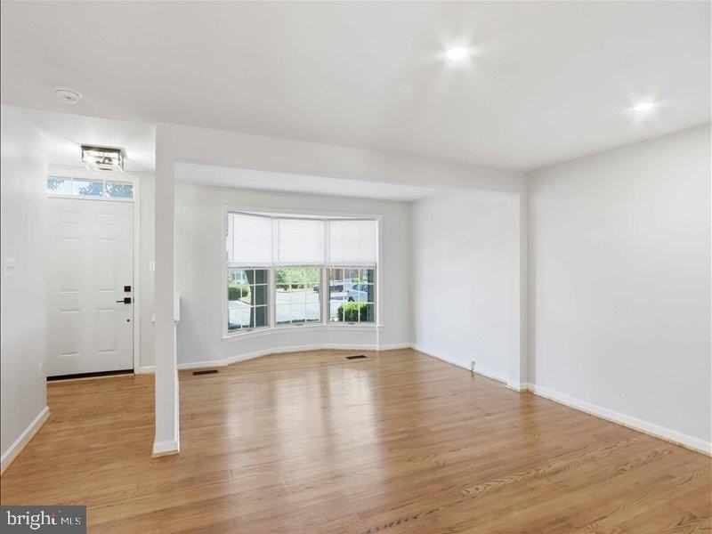 8026 Waterview Ct - Photo 6 of 36