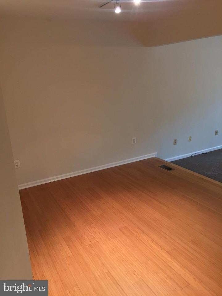 8911 Oakwood Way - Photo 5 of 20