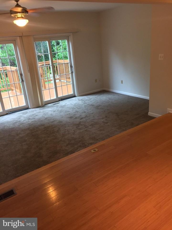 8911 Oakwood Way - Photo 6 of 20