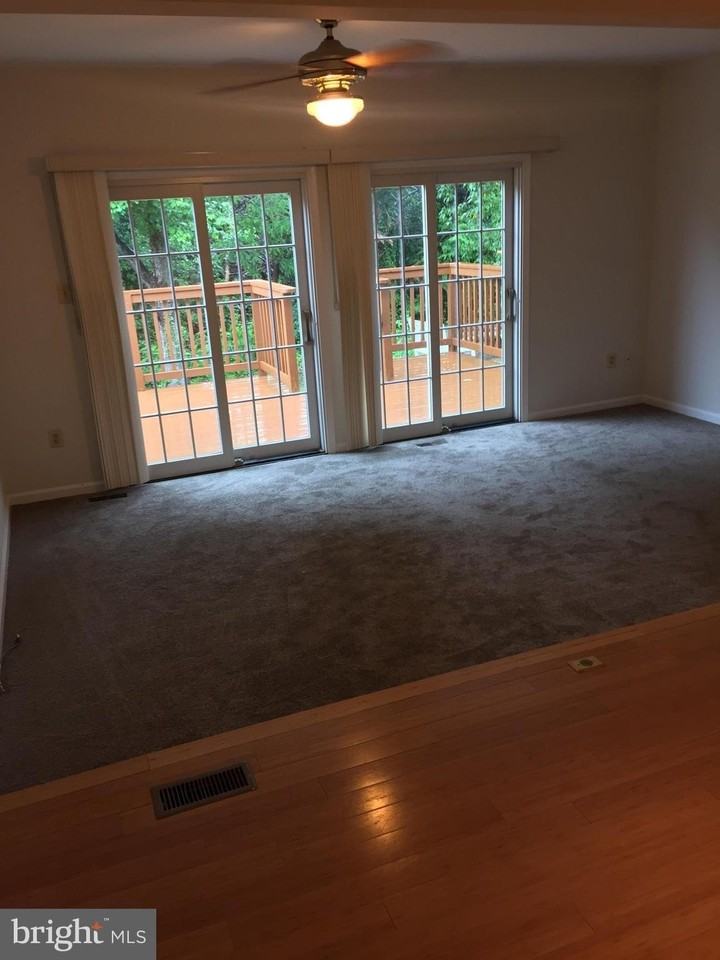8911 Oakwood Way - Photo 7 of 20