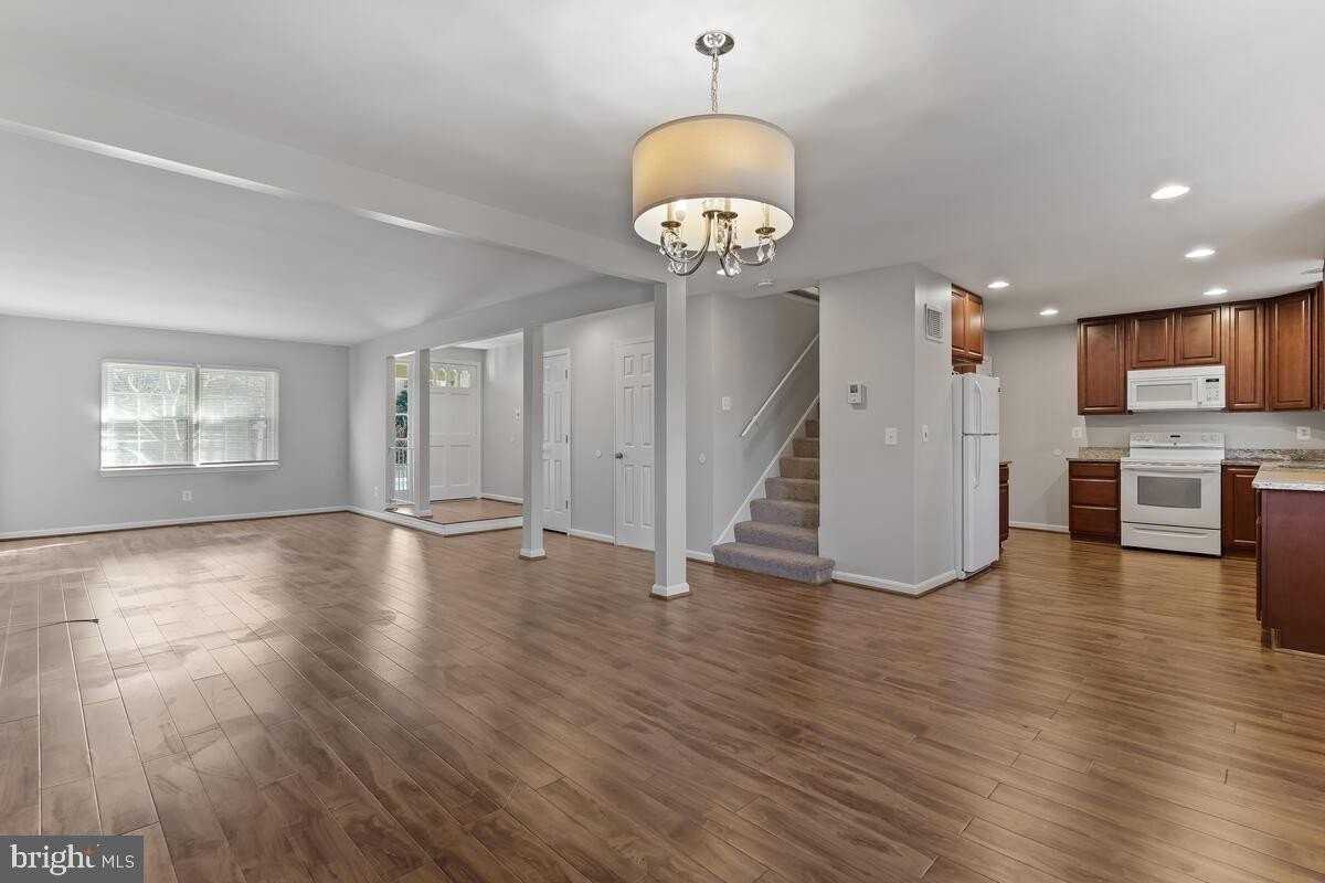 19202 Dunbridge Way - Photo 3 of 36