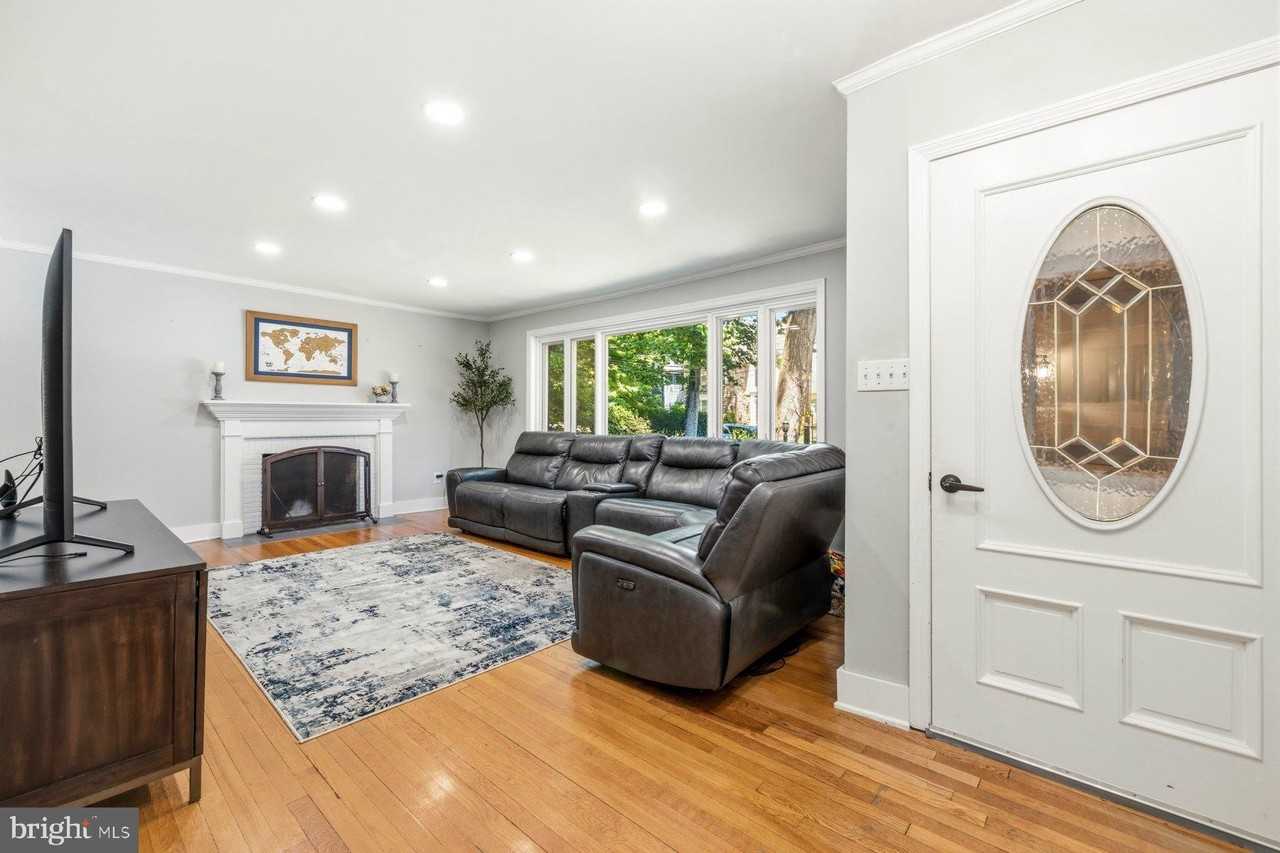 3604 Husted Dr - Photo 3 of 37