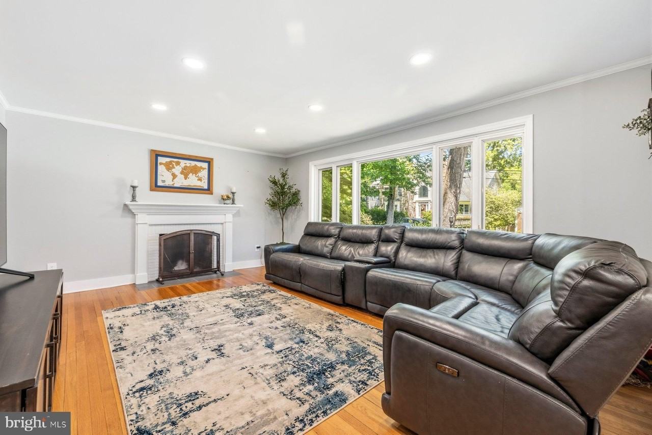 3604 Husted Dr - Photo 4 of 37