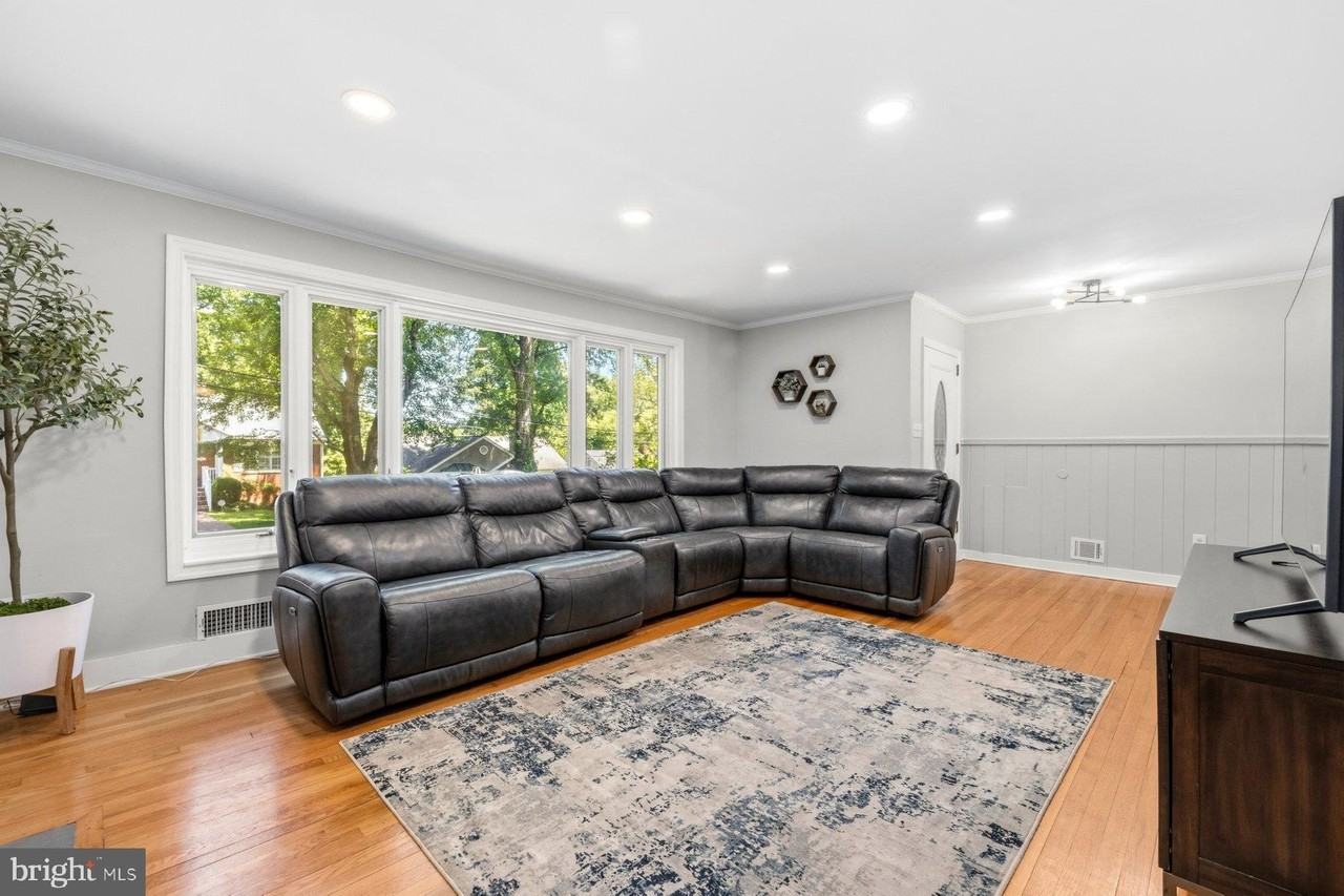 3604 Husted Dr - Photo 5 of 37