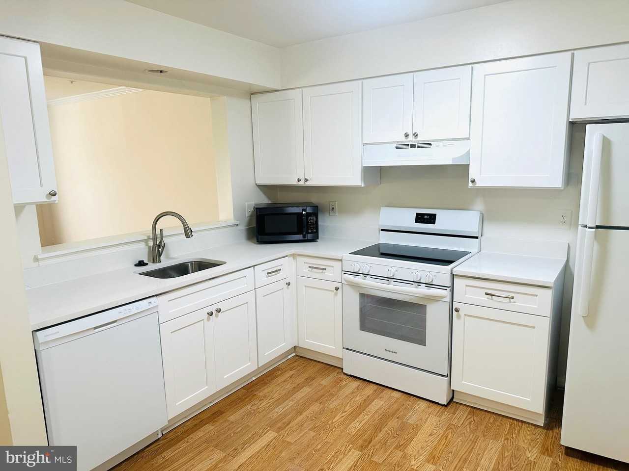 13906 Highstream Pl - Photo 3 of 28