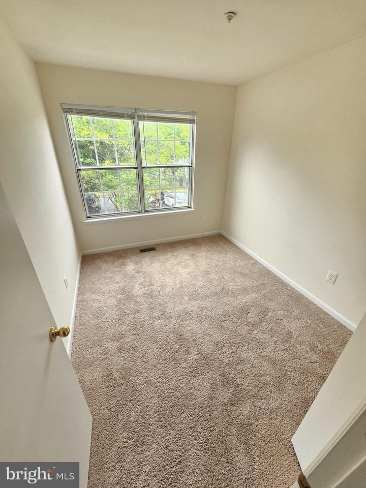 13906 Highstream Pl - Photo 4 of 36