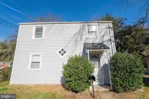 featured image of 2409 Greeley Pl