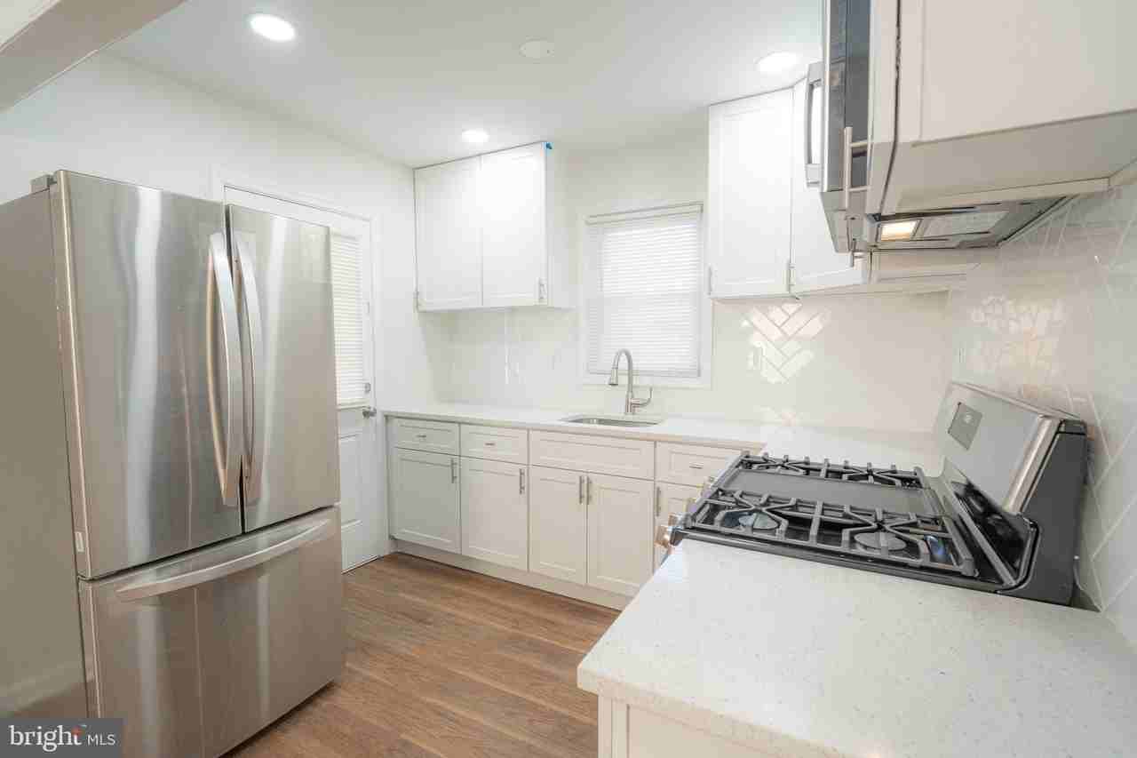 2409 Greeley Pl - Photo 5 of 31