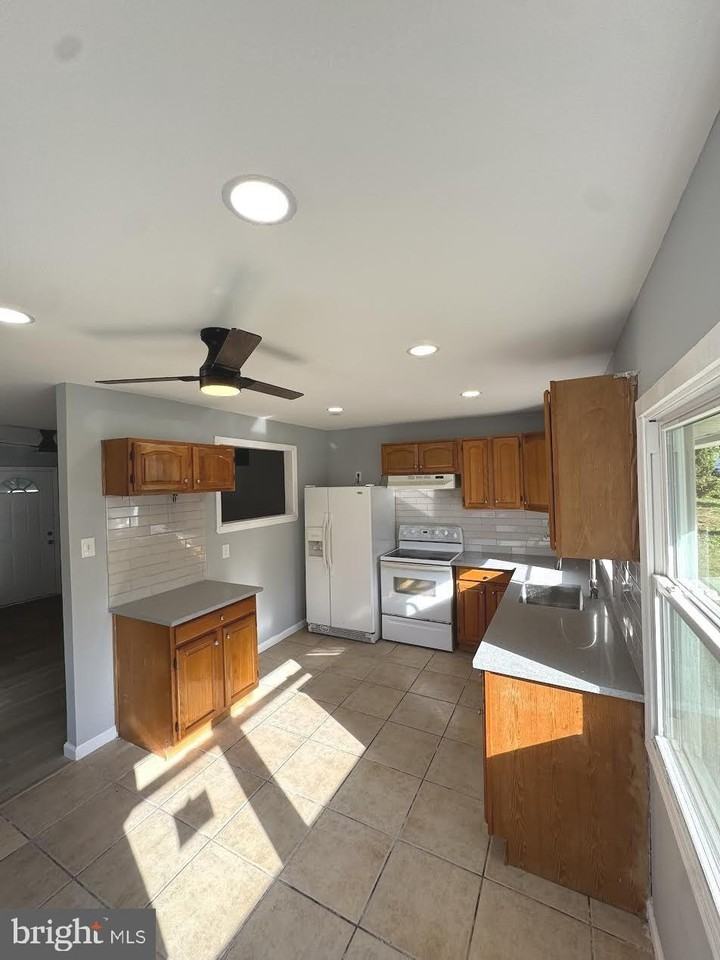 74 Plumtree Ln - Photo 2 of 17