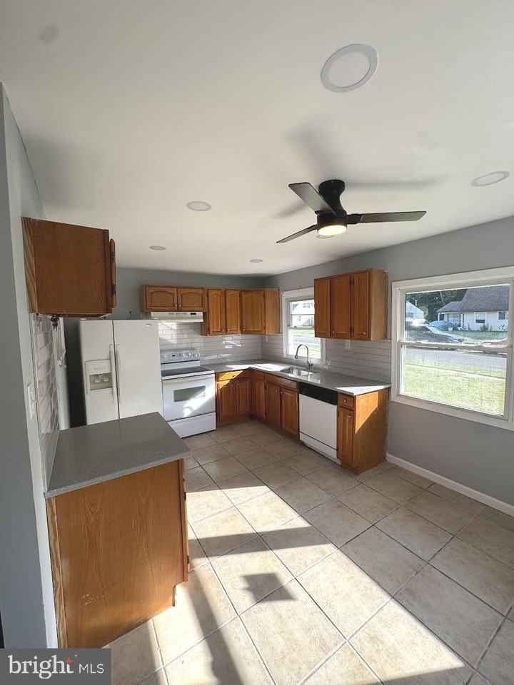 74 Plumtree Ln - Photo 3 of 17