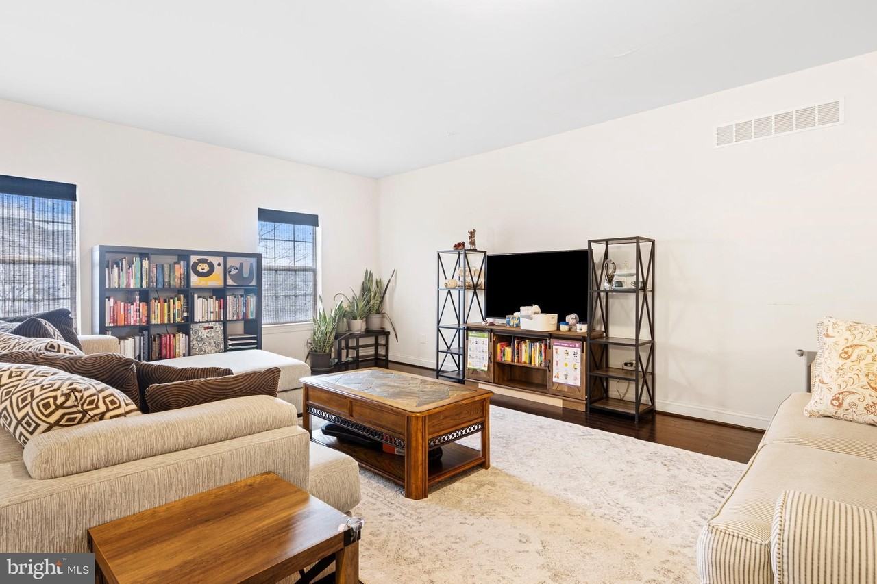 11 Skylar Cir - Photo 2 of 11