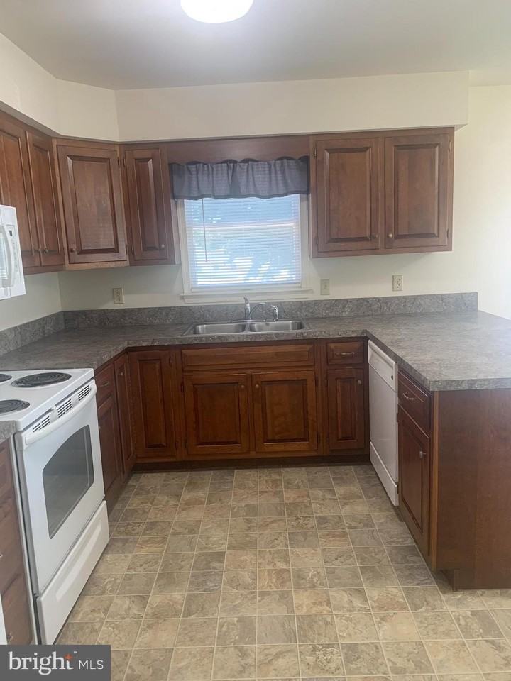 205 N Linden Ave - Photo 5 of 28