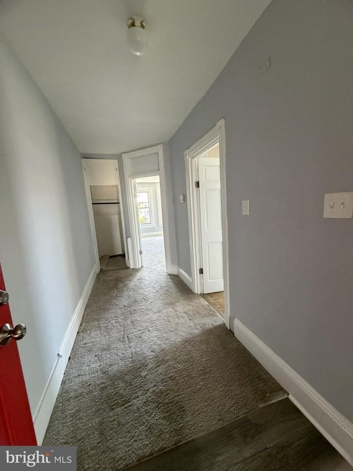 566 Noble St 2nd Fl #2 - Photo 7 of 10