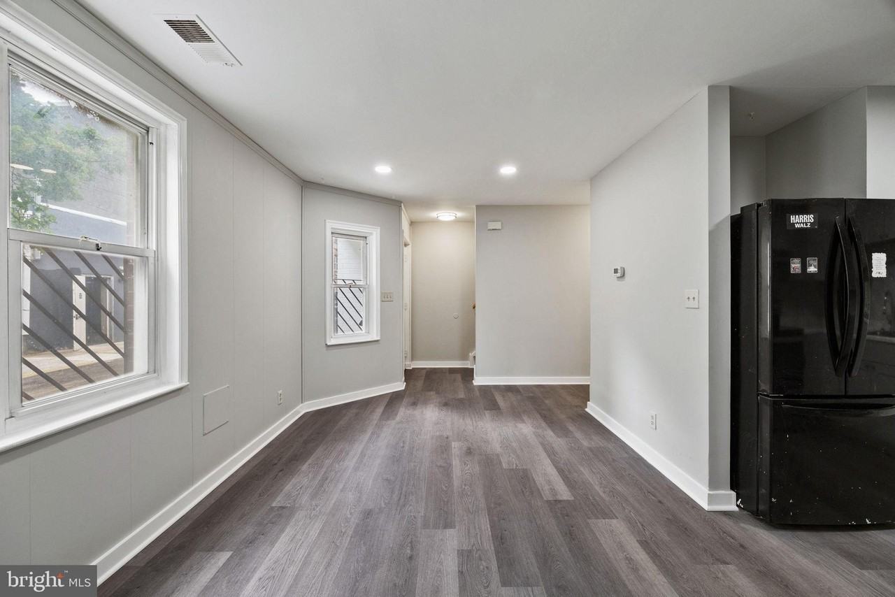 1221 Kater St - Photo 4 of 30