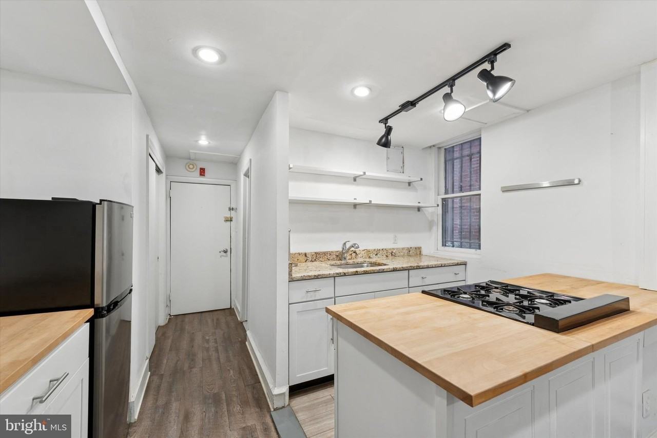 240 S 13th St #B - Photo 6 of 15