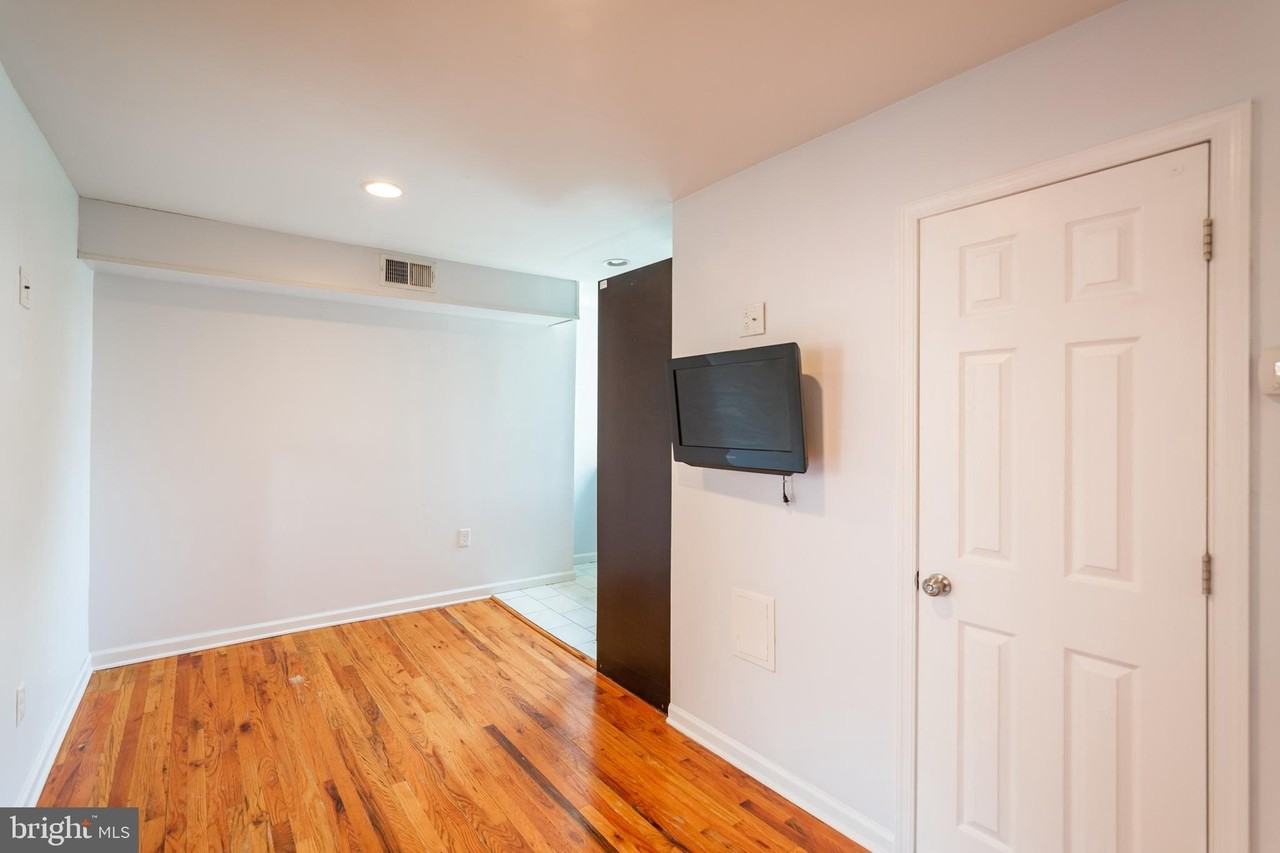 1116 Pine St #3F - Photo 3 of 17