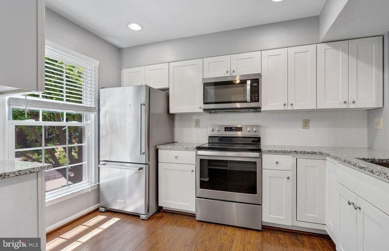 2522 S Arlington Mill Dr Apt D #4 - Photo 2 of 30