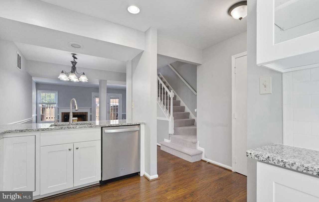 2522 S Arlington Mill Dr Apt D #4 - Photo 4 of 30