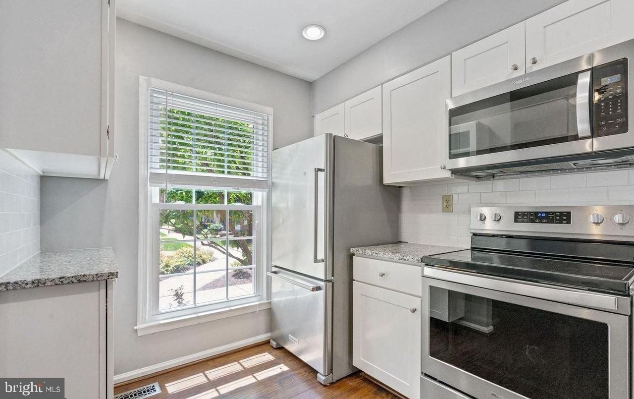 2522 S Arlington Mill Dr Apt D #4 - Photo 5 of 30