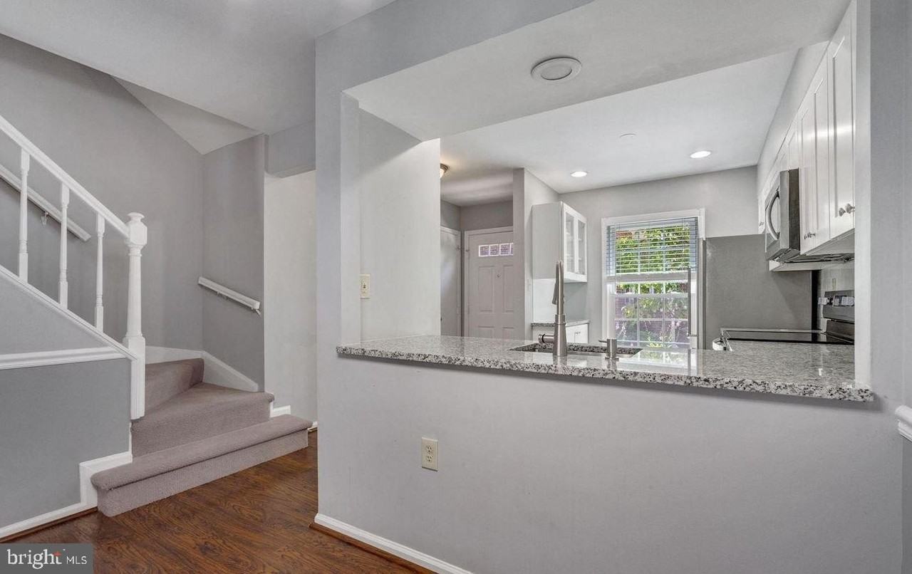 2522 S Arlington Mill Dr Apt D #4 - Photo 6 of 30