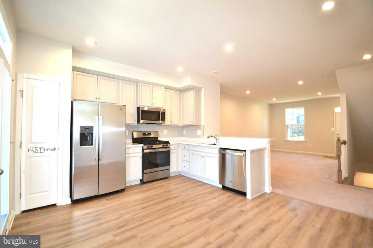 1318 Trestle Dr - Photo 4 of 24