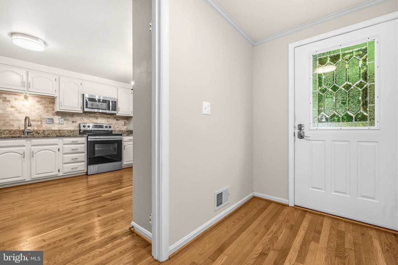 8931 Park Forest Dr - Photo 6 of 37